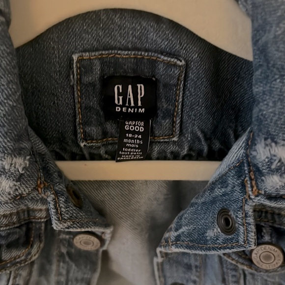 Gap kids denim jacket 18-24month - Picture 2 of 3